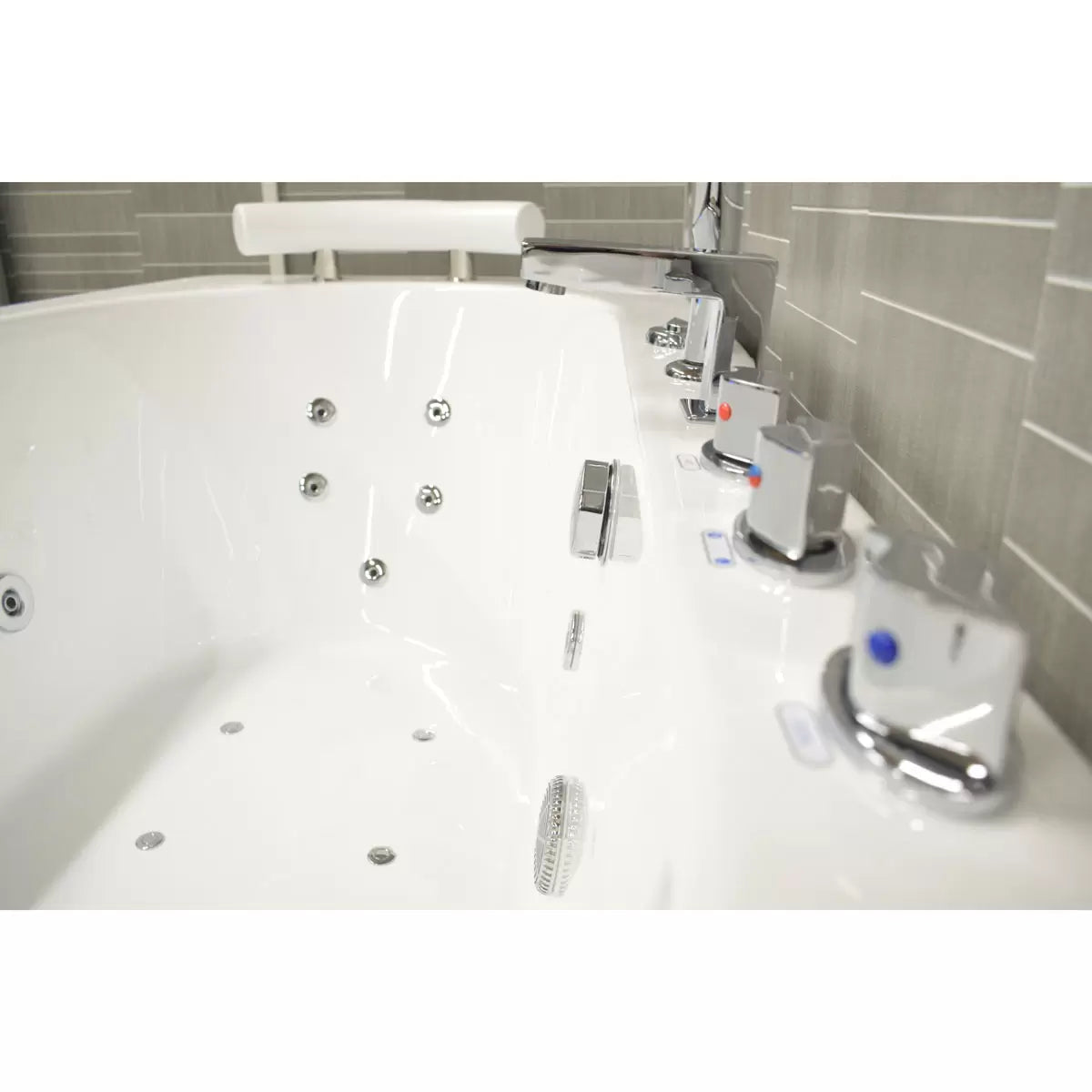 Vidalux WB51 Whirlpool and Airspa Deluxe Bath, 1700 x 900