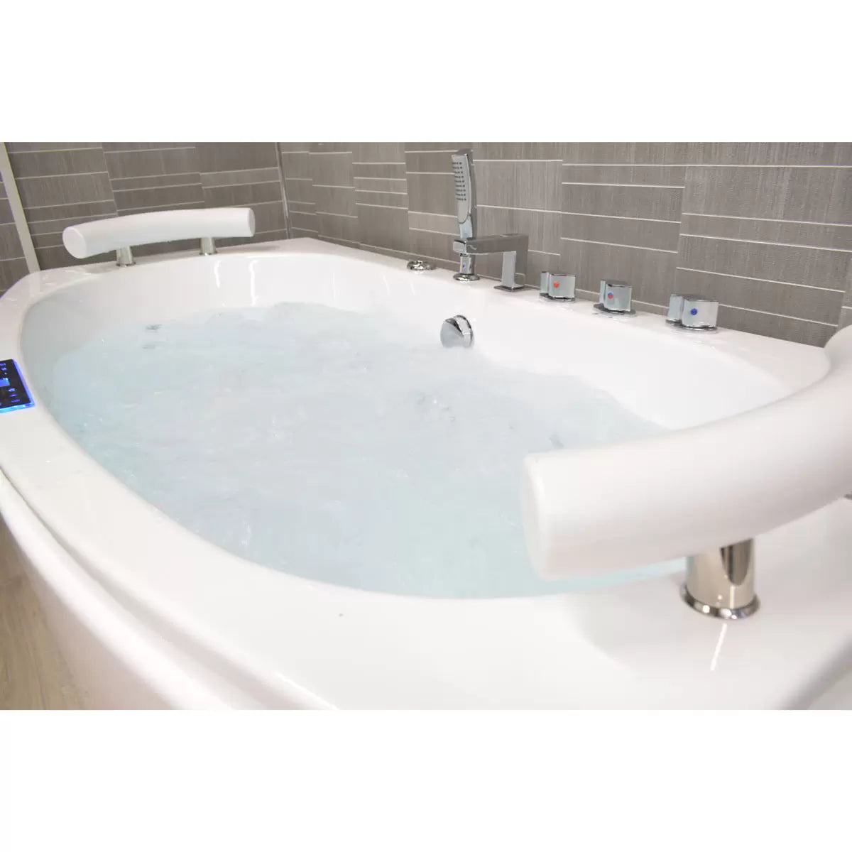 Vidalux WB51 Whirlpool and Airspa Deluxe Bath, 1700 x 900