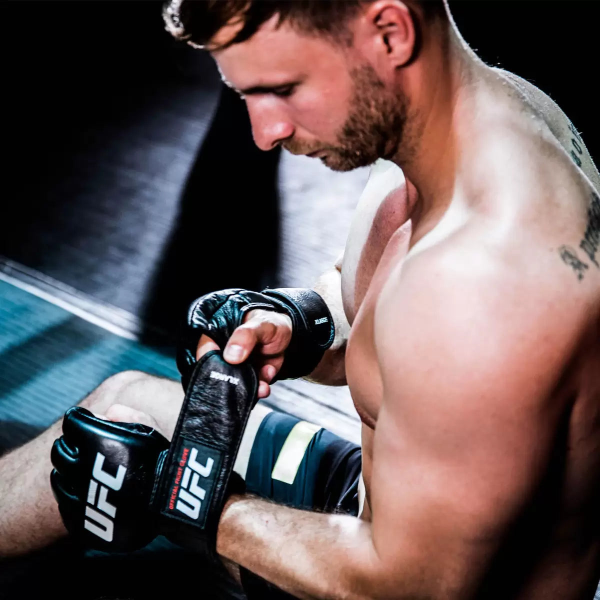 UFC Official Fight Gloves in Medium