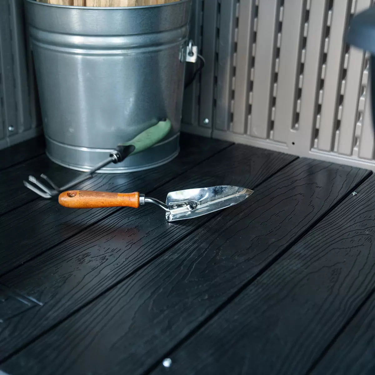 Lifetime 4ft 8" x 3ft 2" (1.47 x 0.97m) Rough Cut Vertical 2,060 Litre Storage Shed with Shelves - Model 60375U