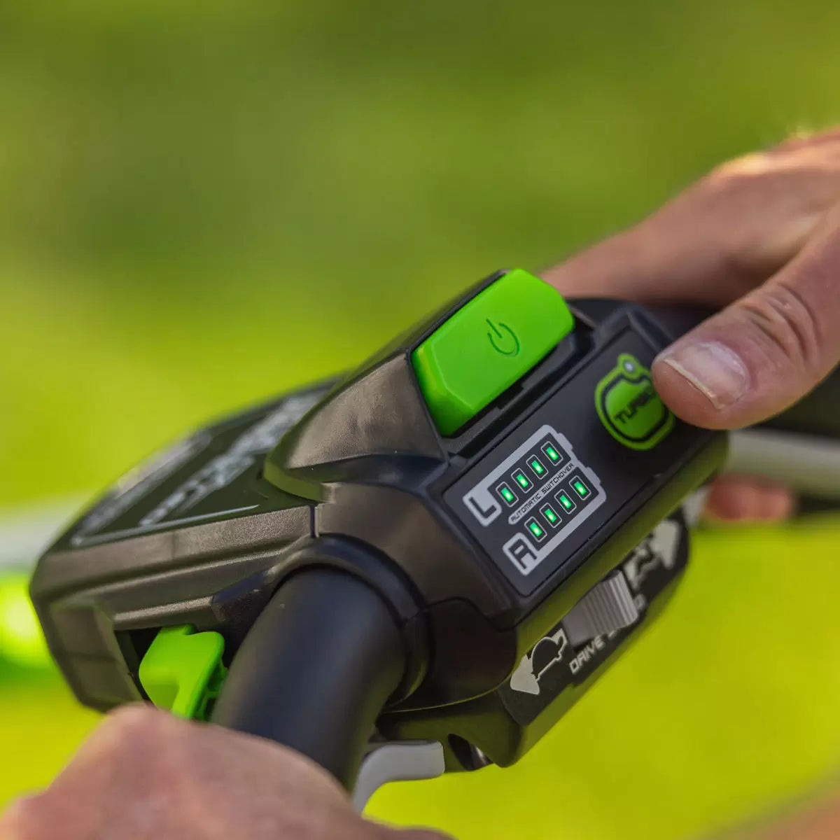 Greenworks 60V (4Ah) 46cm Self-Propelled Cordless Battery Lawnmower with 1 x 4Ah