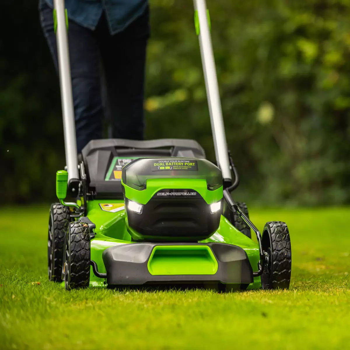 Greenworks 60V (4Ah) 46cm Self-Propelled Cordless Battery Lawnmower with 1 x 4Ah