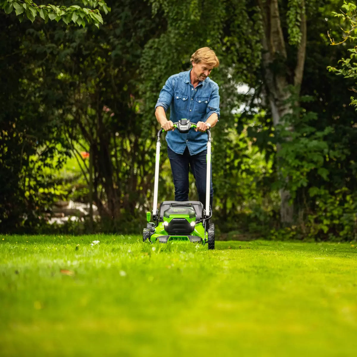 Greenworks 60V (4Ah) 46cm Self-Propelled Cordless Battery Lawnmower with 1 x 4Ah