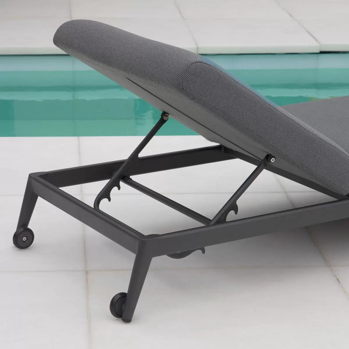 Harbour Lifestyle Luna Sun Lounger + Cover