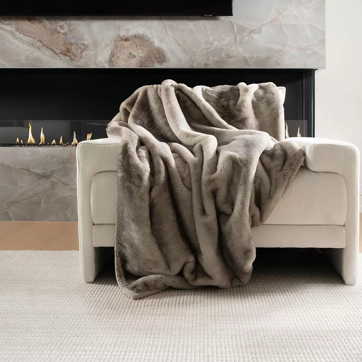 Mon Chateau Faux Fur Throw, 152 x 177 cm, view 27