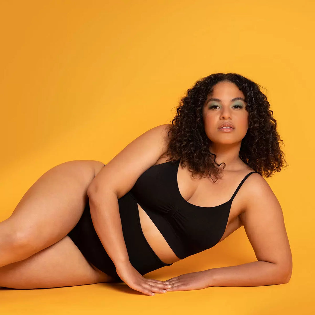 Evenlina Sculpting Shapewear Bralette in Noir