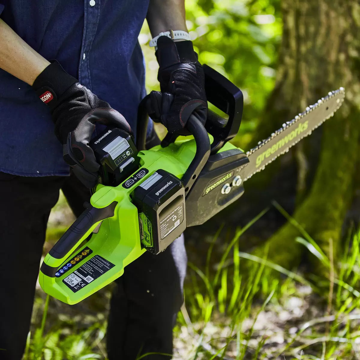 Greenworks 48V 36cm Cordless Brushless Chainsaw + 2 x 24V (4Ah) Battery & 2Ah