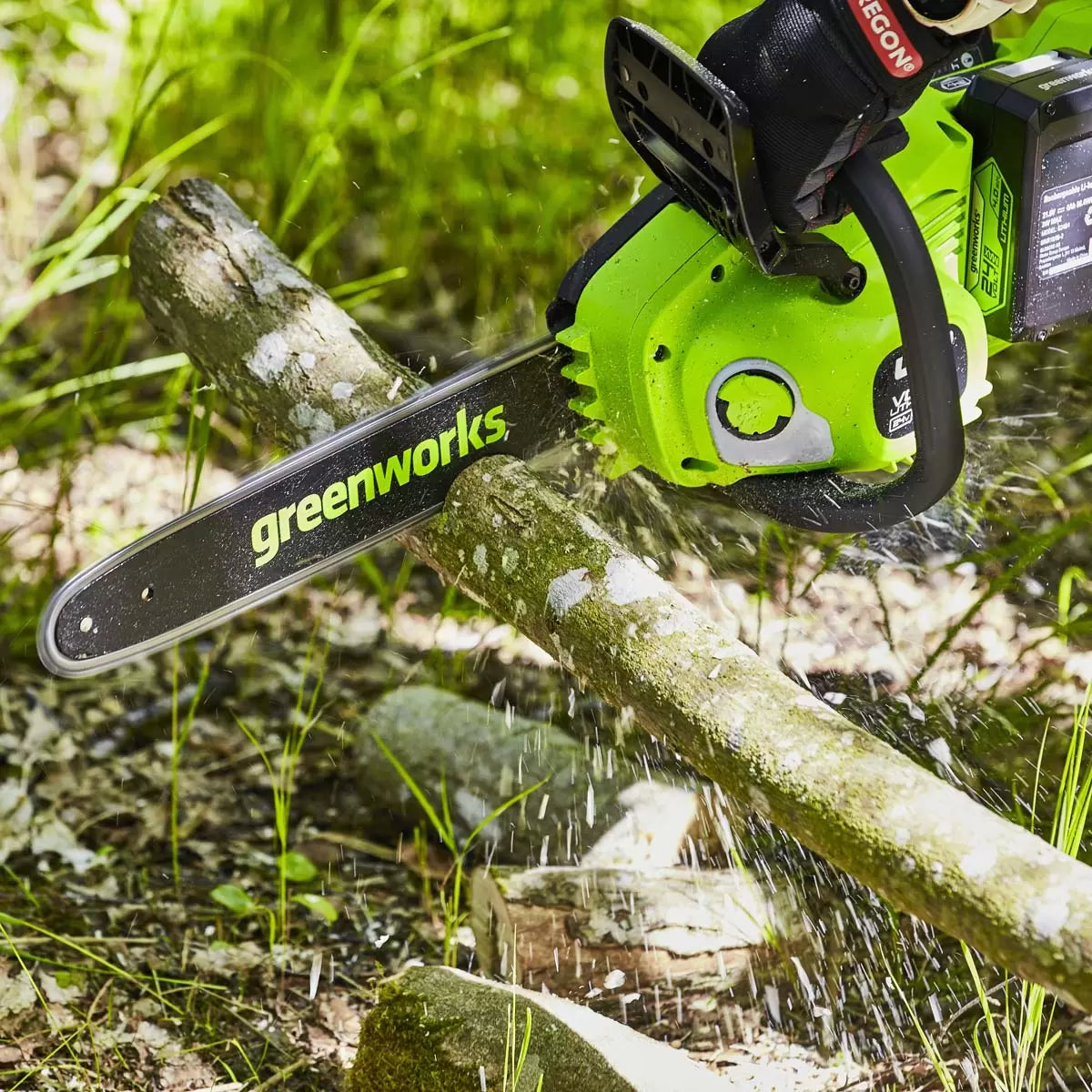 Greenworks 48V 36cm Cordless Brushless Chainsaw + 2 x 24V (4Ah) Battery & 2Ah