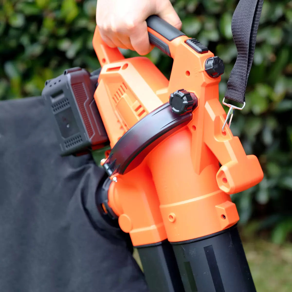 Yard Force 40V Blower Vacuum + 2 x 20V (4Ah) Battery & Twin Charger Bundle