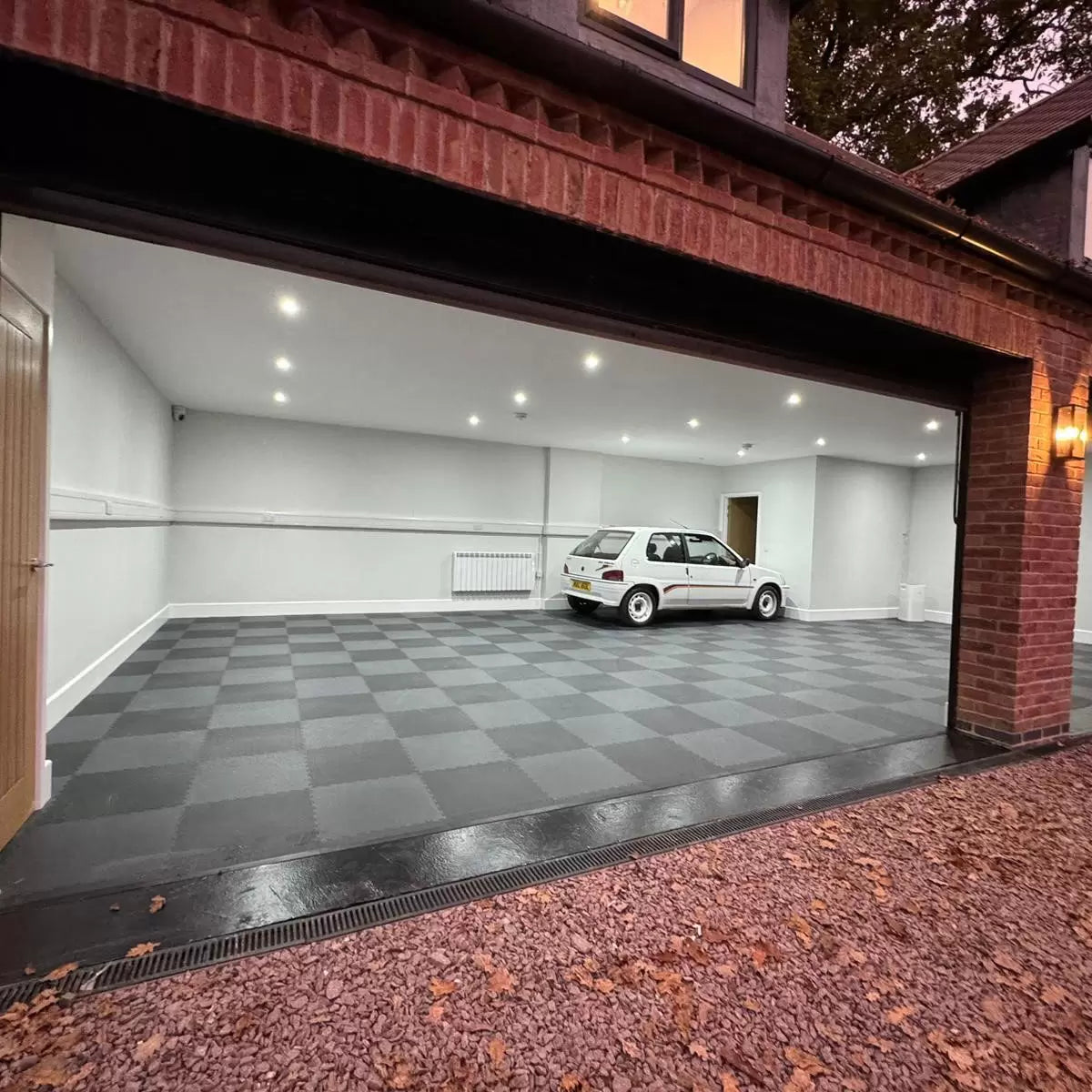 Klikflor RX500 7mm Recycled Garage Floor Bundle (495 x 495 x 7mm) - 52 Tiles & 5