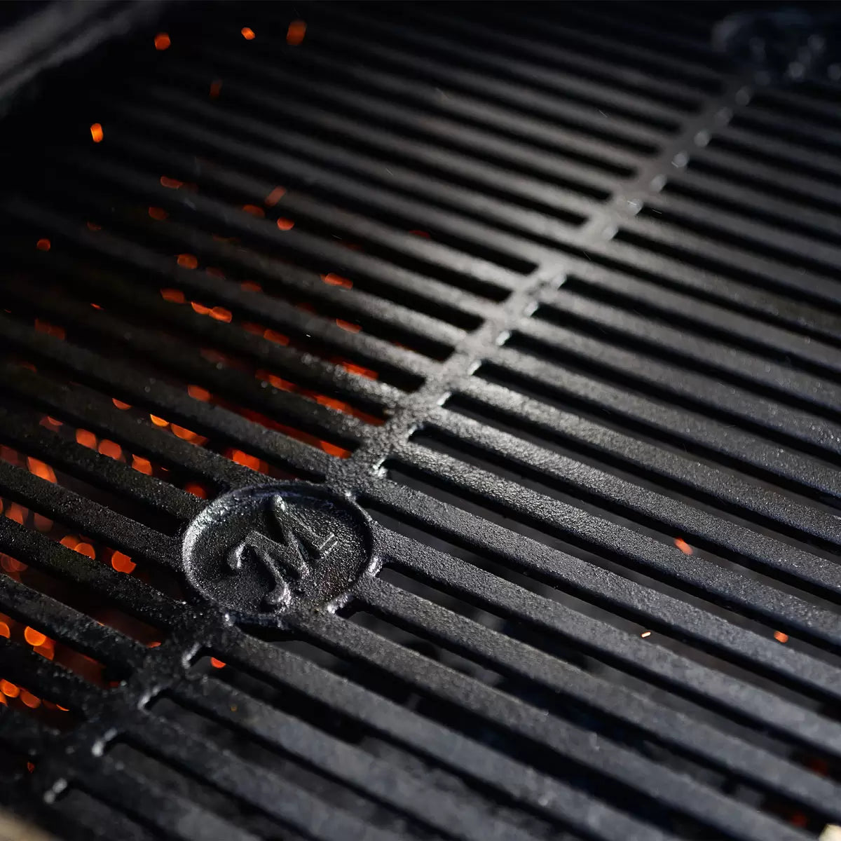 Masterbuilt Gravity Series 900 Digital Charcoal Grill & Smoker + Pizza Oven