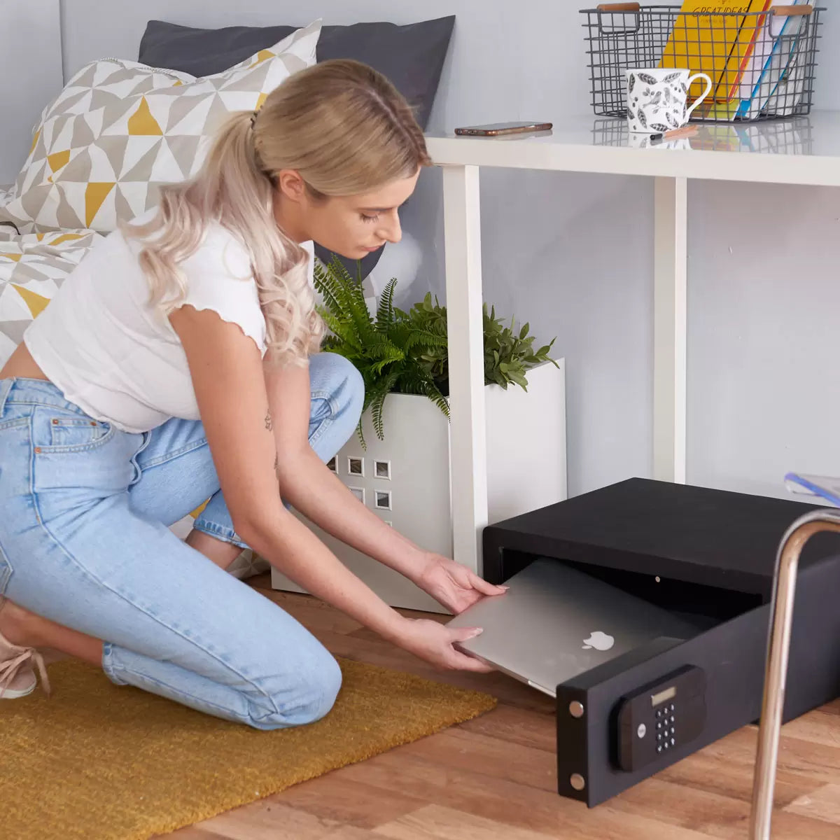 Yale 26.9 Litre Premium High Security Motorised Laptop Safe
