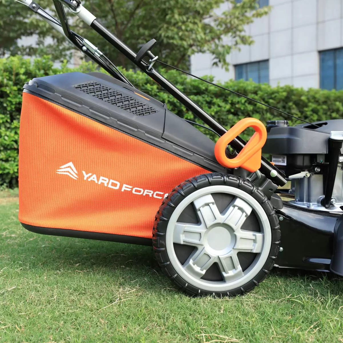 YardForce 167cc Honda Engine 51cm Self-Propelled Petrol Lawn Mower