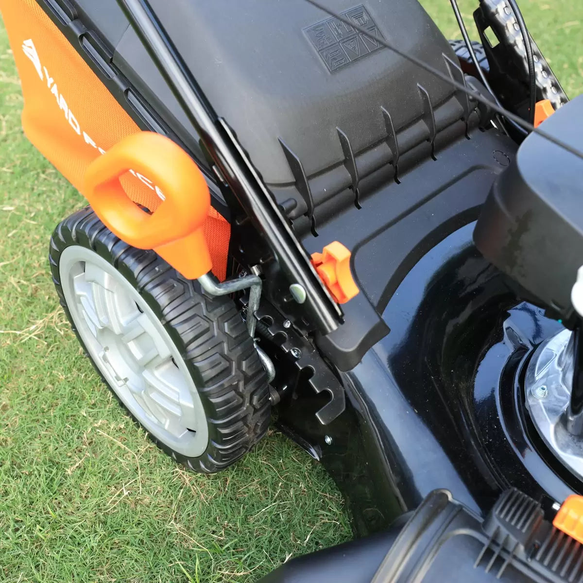 YardForce 167cc Honda Engine 51cm Self-Propelled Petrol Lawn Mower