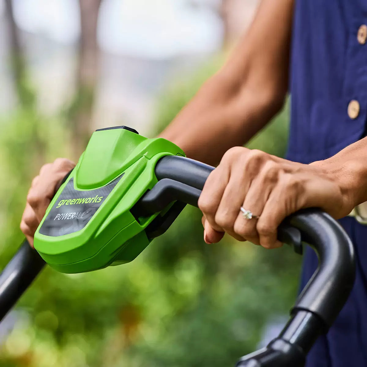Greenworks 48V 46cm Self-Propelled Cordless Lawn Mower + 2 x 24V (4Ah) Batteries