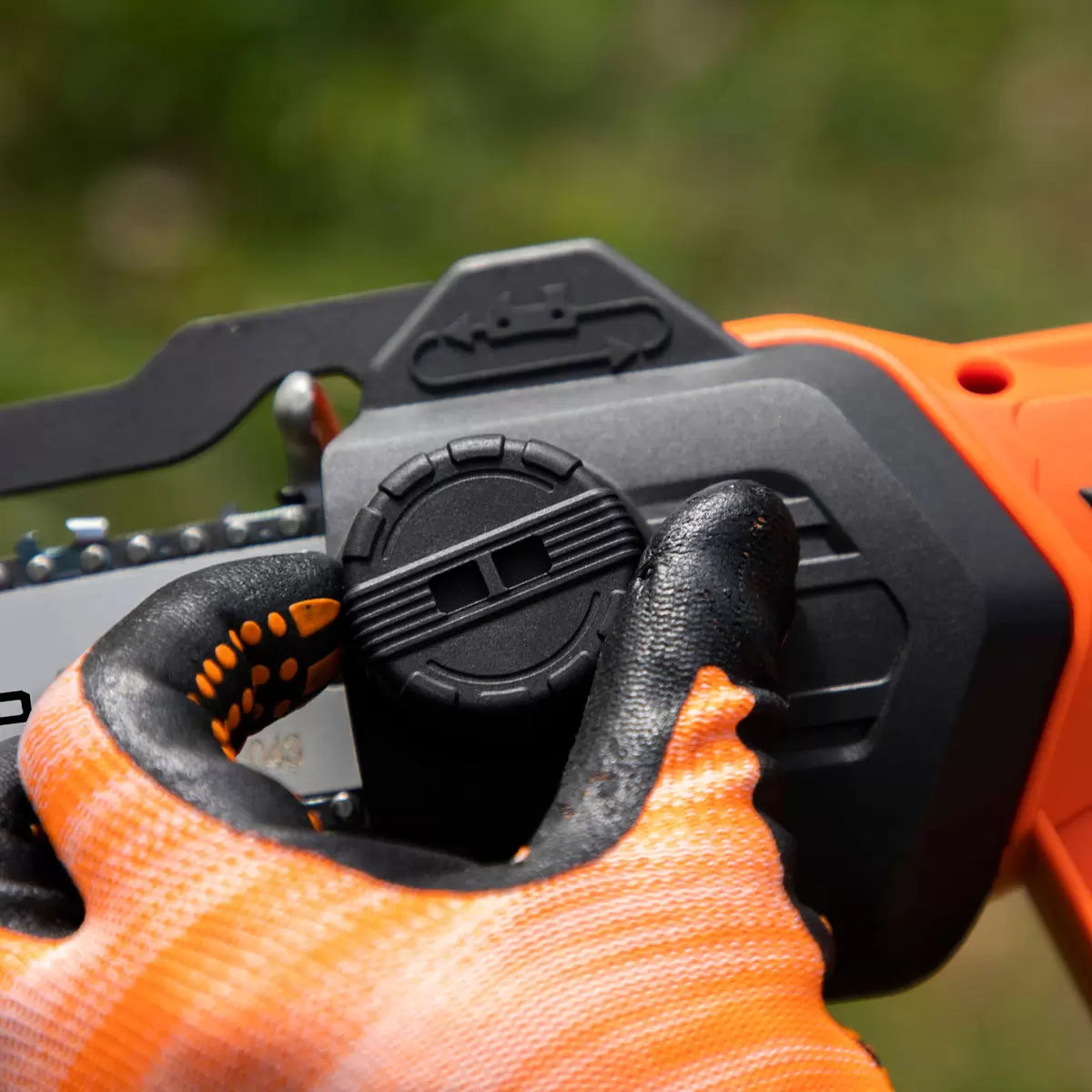 Yard Force 20V 12cm Mini Chainsaw + 20V (2Ah) Battery & Charger Bundle