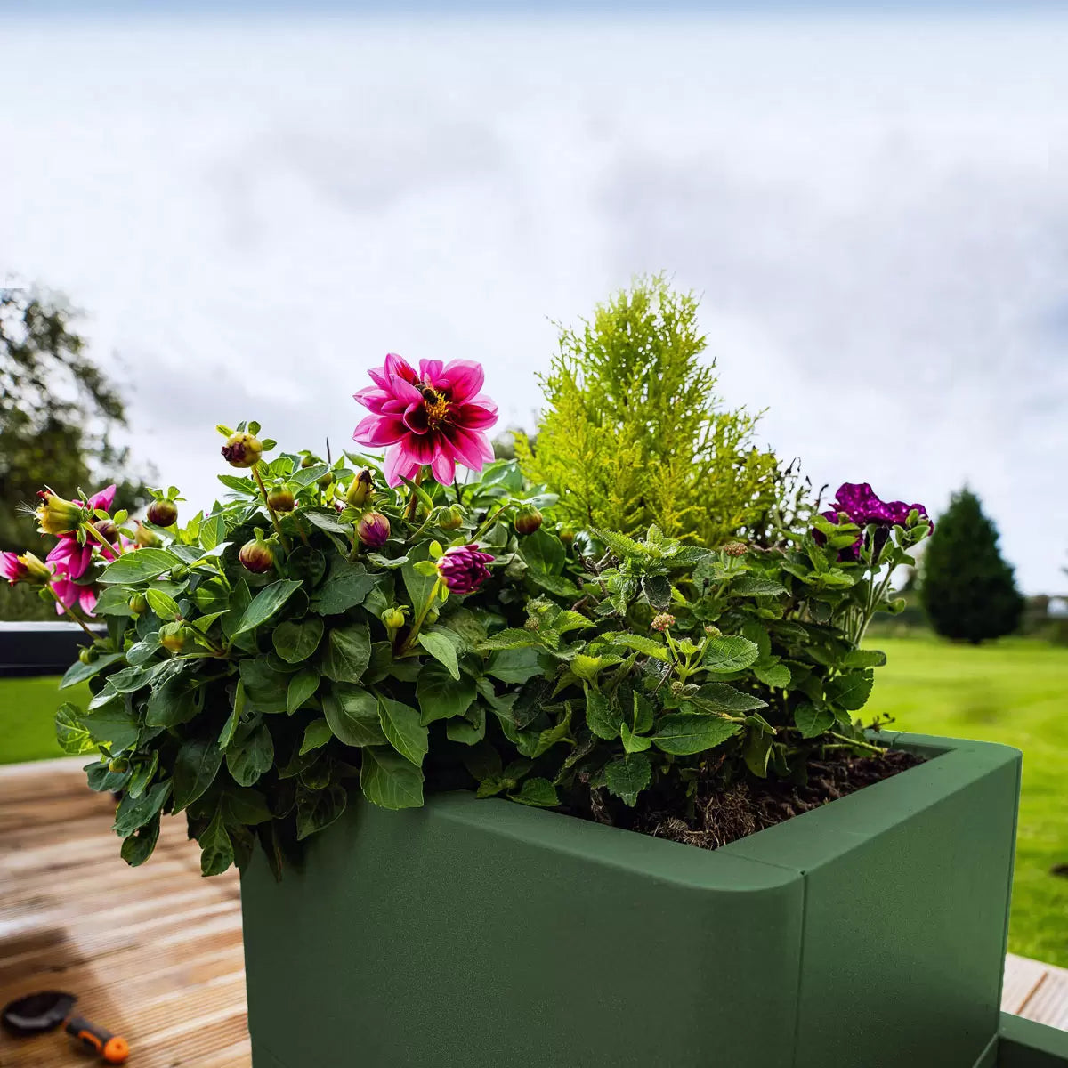 Stone Garden Hanbury 3-Tier Stackable Steel Planter Set