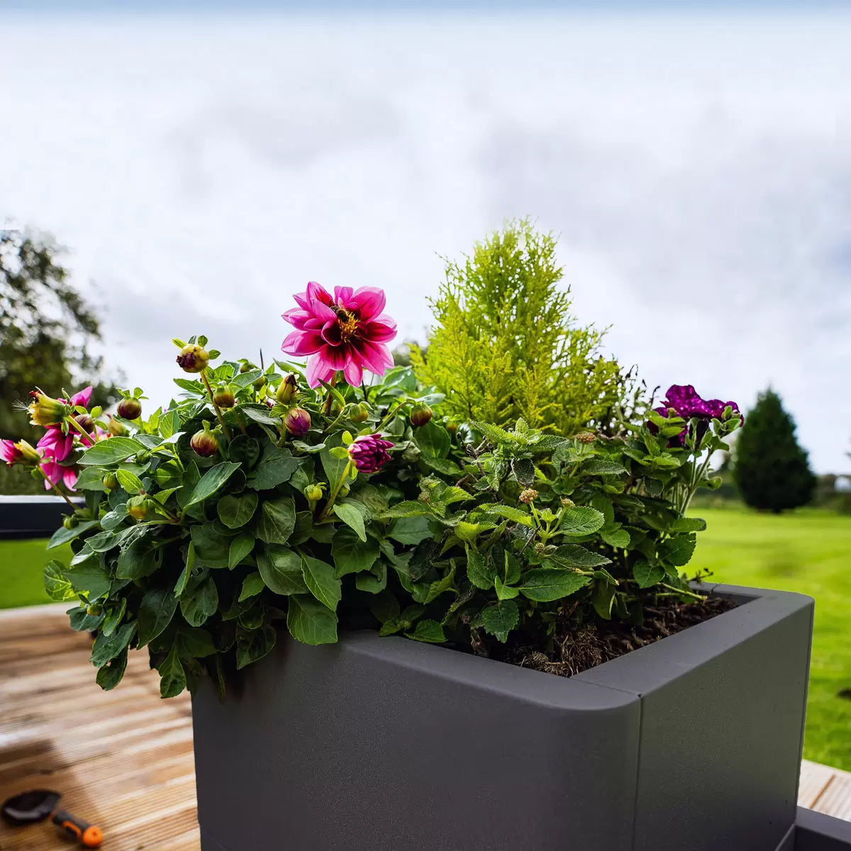 Stone Garden Hanbury 3-Tier Stackable Steel Planter Set