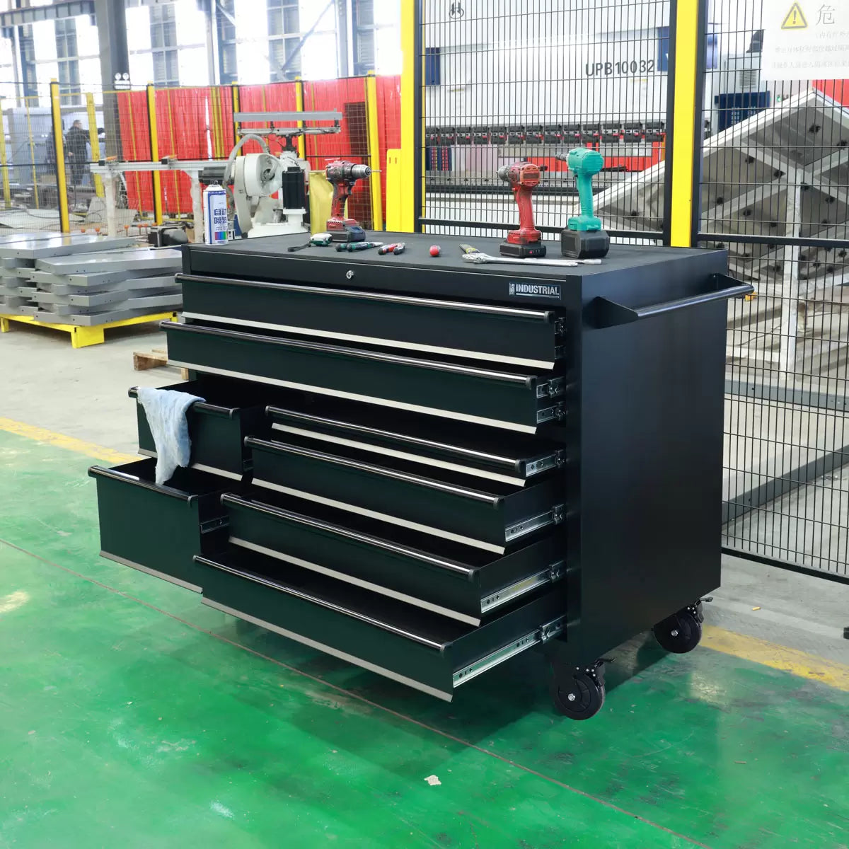 Hilka 55" (140cm) Industrial 8 Drawer Tool Trolley