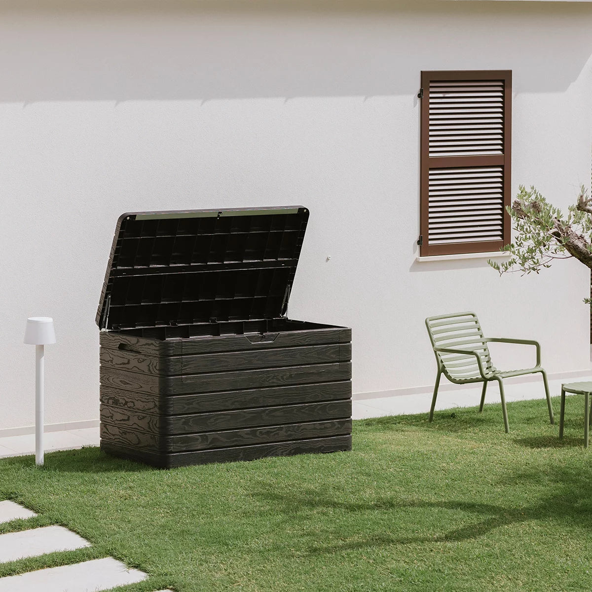 Toomax Dolomiti 970 Litre (256 Gallon) Outdoor Storage Deck Box