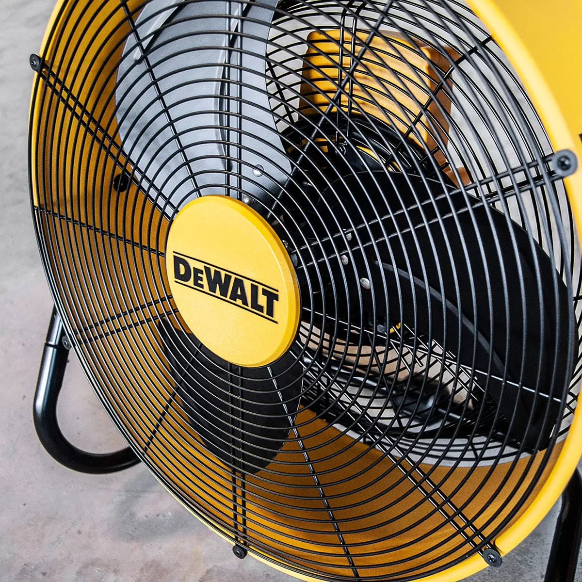 DEWALT® 18" (46cm) Industrial Floor Fan