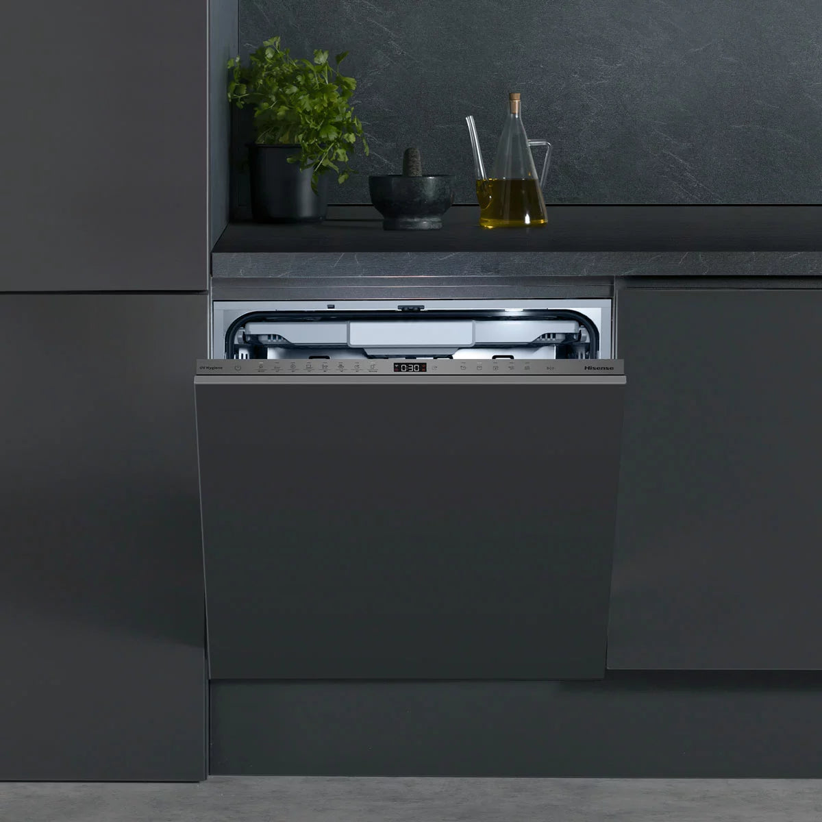 Hisense HV693A60UVADUK UV Clean Full-Size Fully Integrated Dishwasher, A Rated