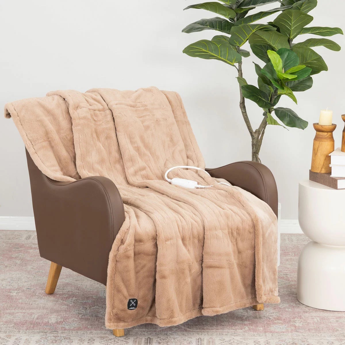Berkshire Luxe Faux Fur Heated Throw in Taupe, 127 x 152 cm