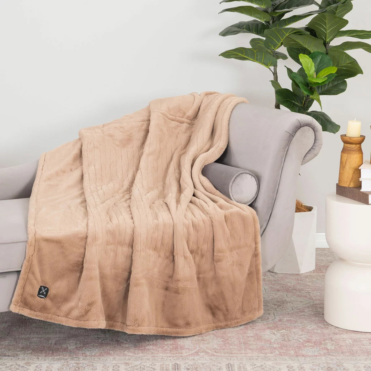 Berkshire Luxe Faux Fur Heated Throw, 127 x 152 cm