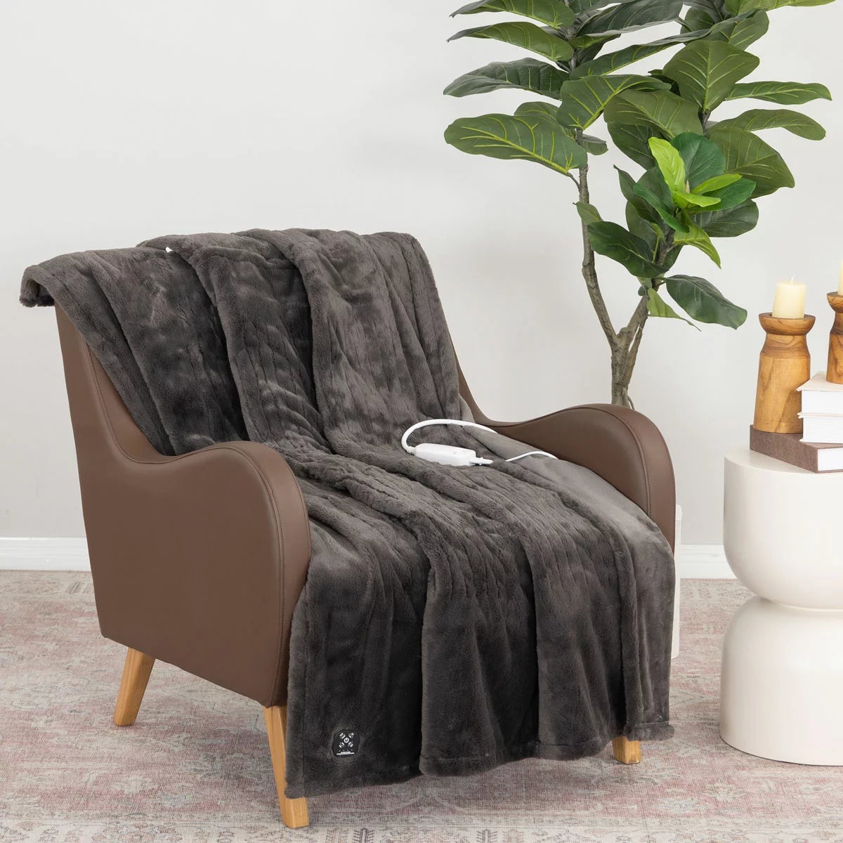 Berkshire Luxe Faux Fur Heated Throw in Taupe, 127 x 152 cm, view 6