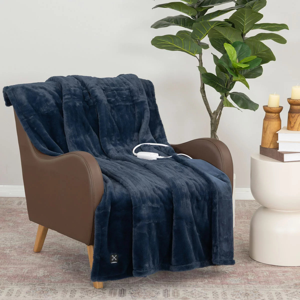 Berkshire Luxe Faux Fur Heated Throw, 127 x 152 cm