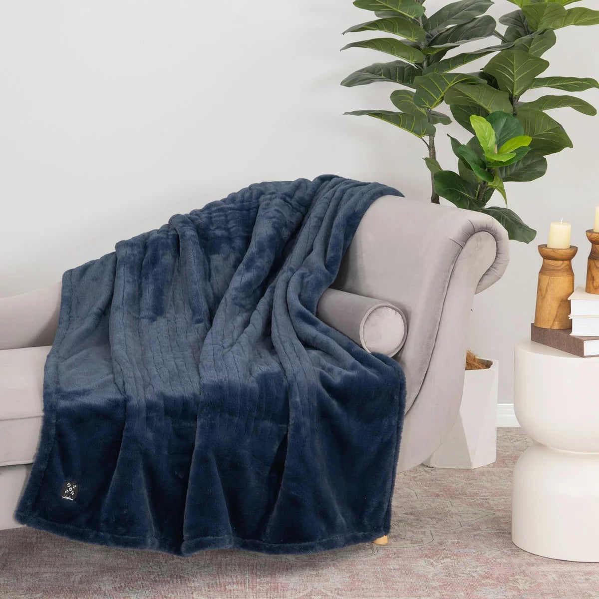 Berkshire Luxe Faux Fur Heated Throw in Taupe, 127 x 152 cm, view 12