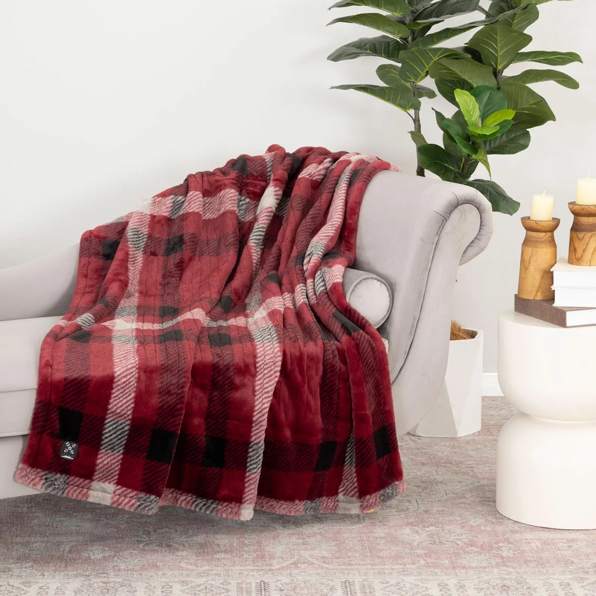 Berkshire Luxe Faux Fur Heated Throw in Taupe, 127 x 152 cm, view 17