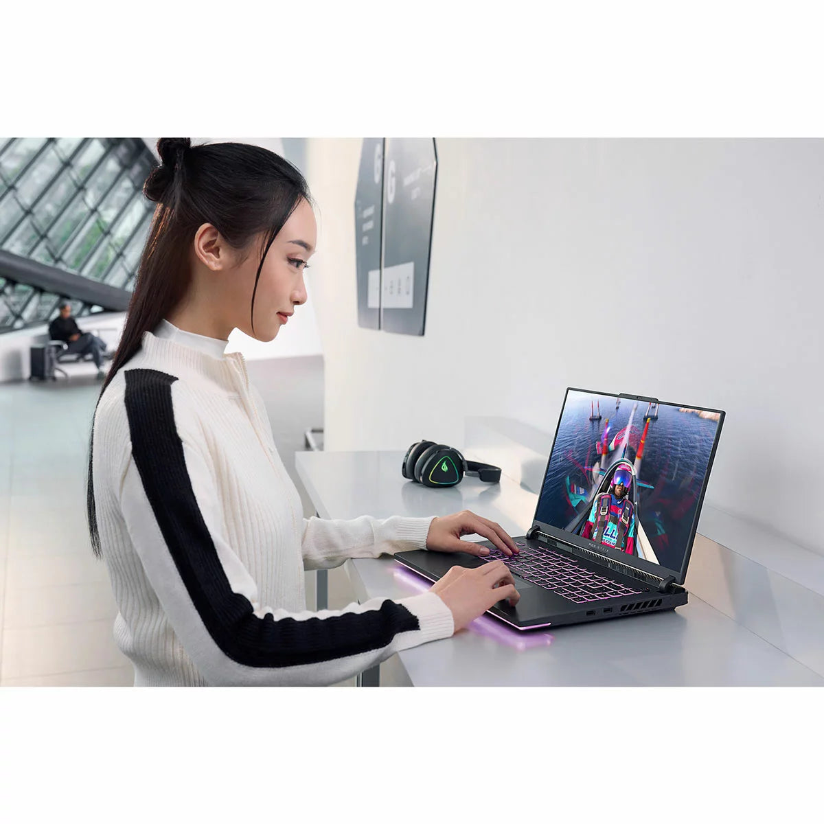 ASUS ROG Strix G16, AMD Ryzen 9, 32GB RAM, 1TB SSD, NVIDIA GeForce RTX 5060, 16