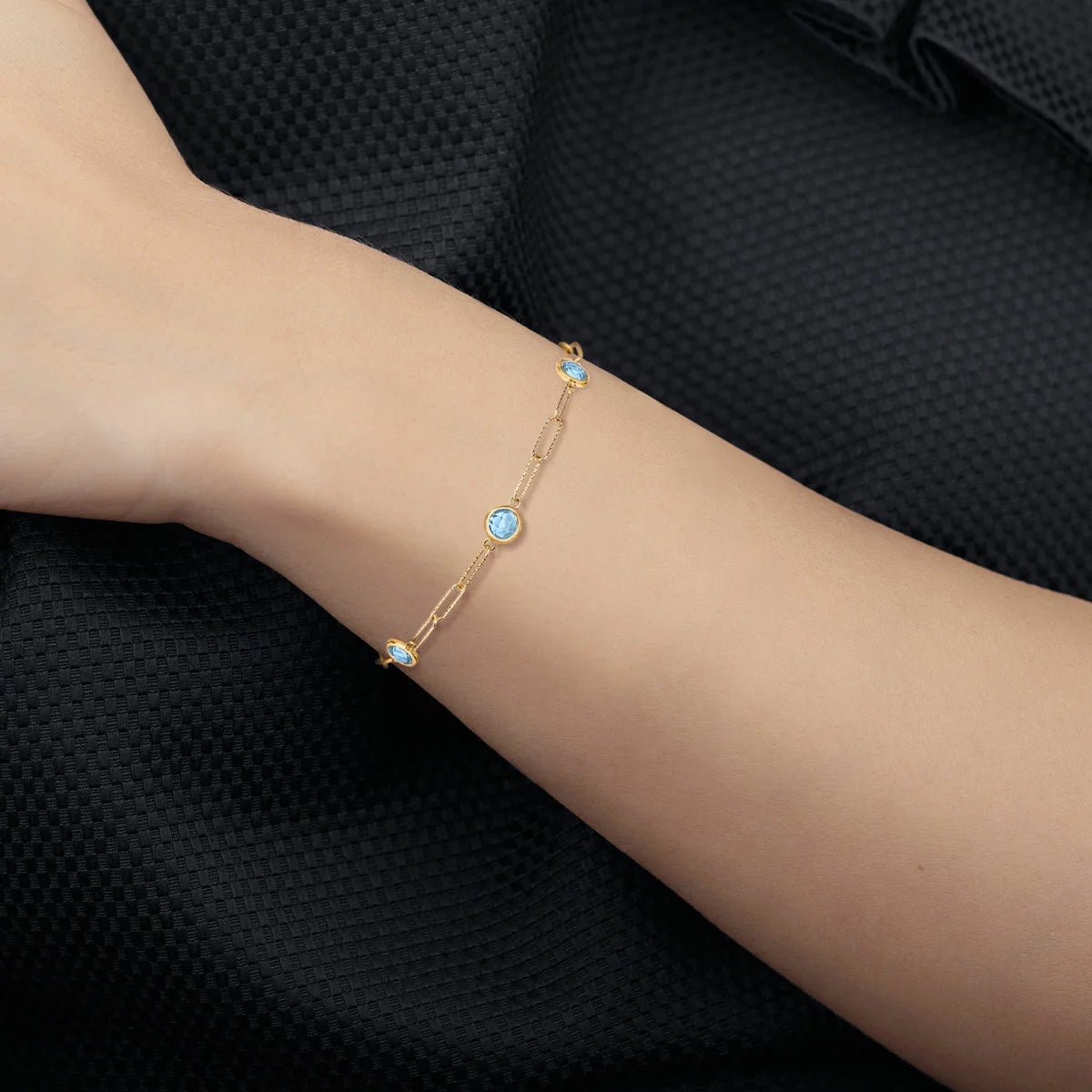 Round Cut Aquamarine Paperclip Bracelet, 14ct Yellow Gold