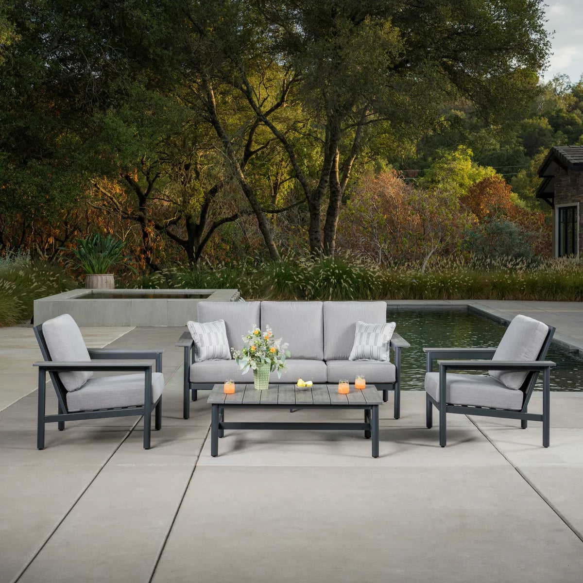 SunVilla Citadel 4 Piece Deep Seating Set + Cover