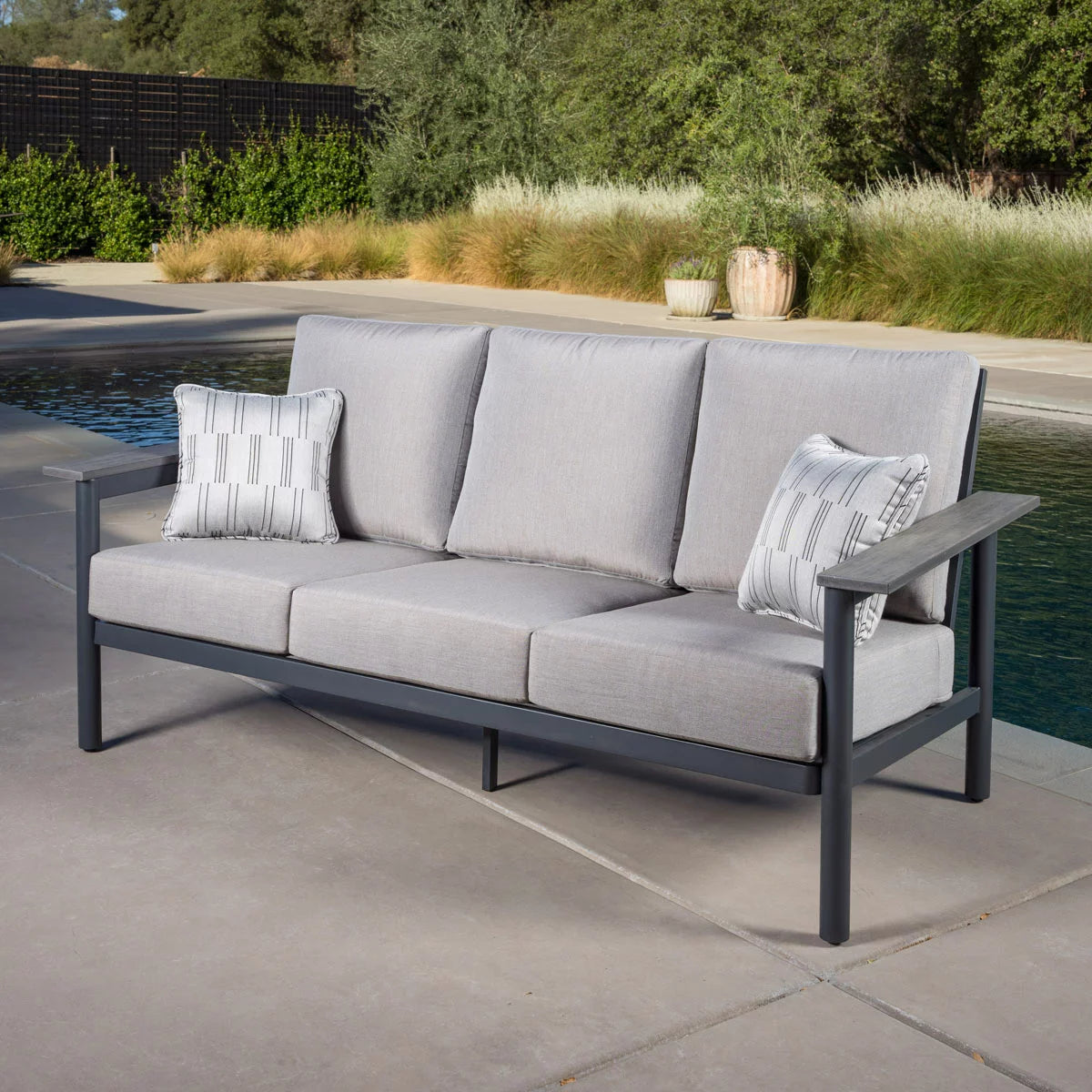 SunVilla Citadel 4 Piece Deep Seating Set + Cover