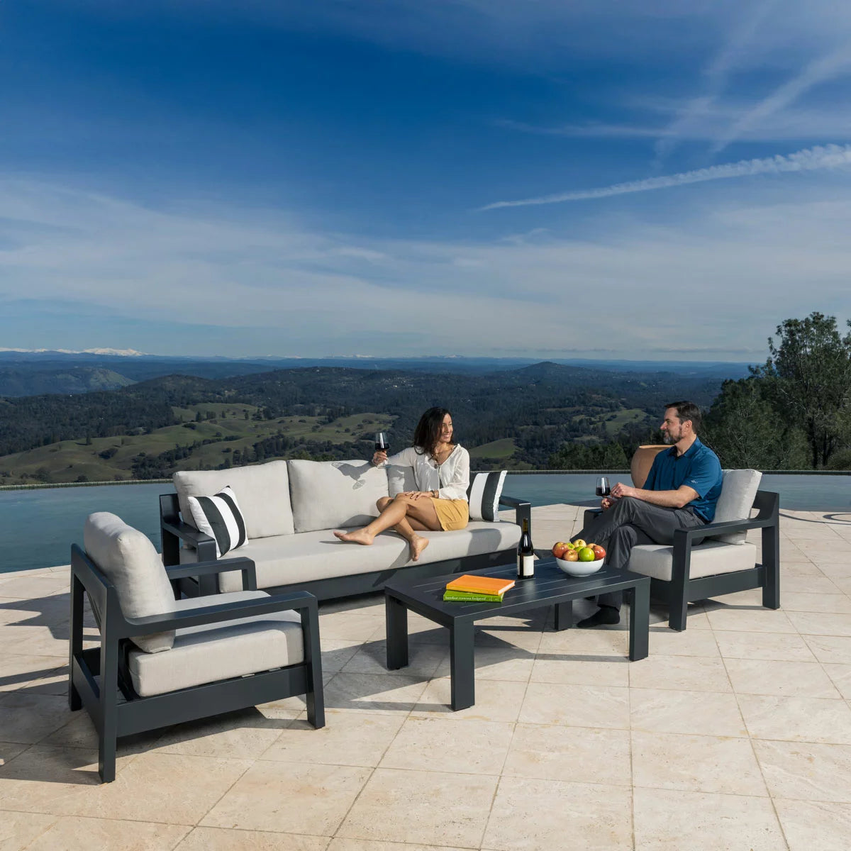 MoDe Terressa 4 Piece Deep Seating Set + Cover