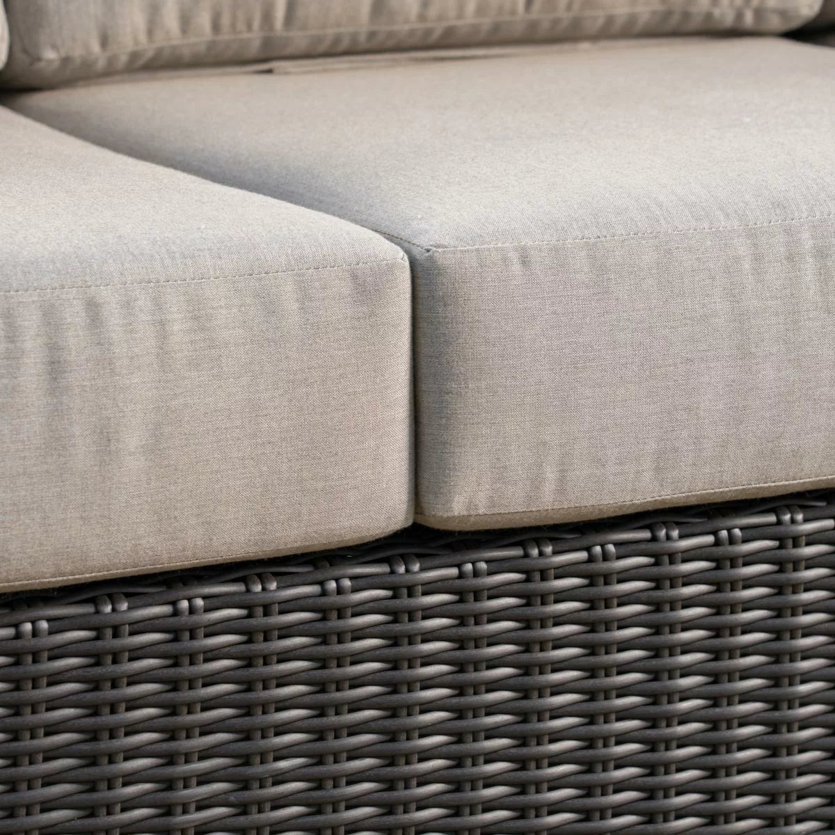 SunVilla Violet 4 Piece Wicker Deep Seating Set + Cover