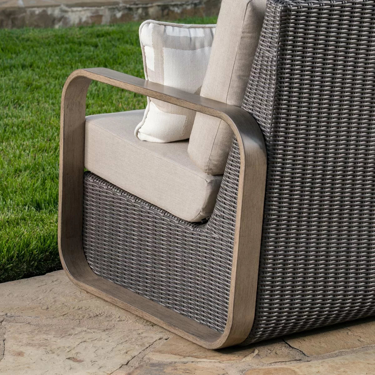 SunVilla Violet 4 Piece Wicker Deep Seating Set + Cover