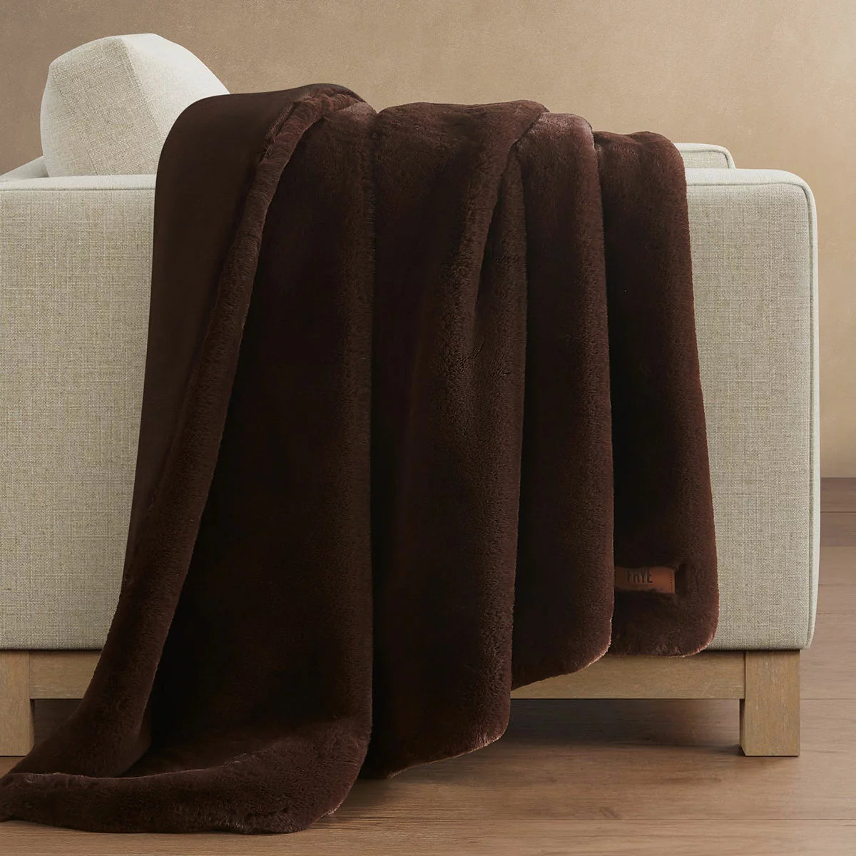 FRYE Luxe Faux Fur Throw, 152 x 177 cm