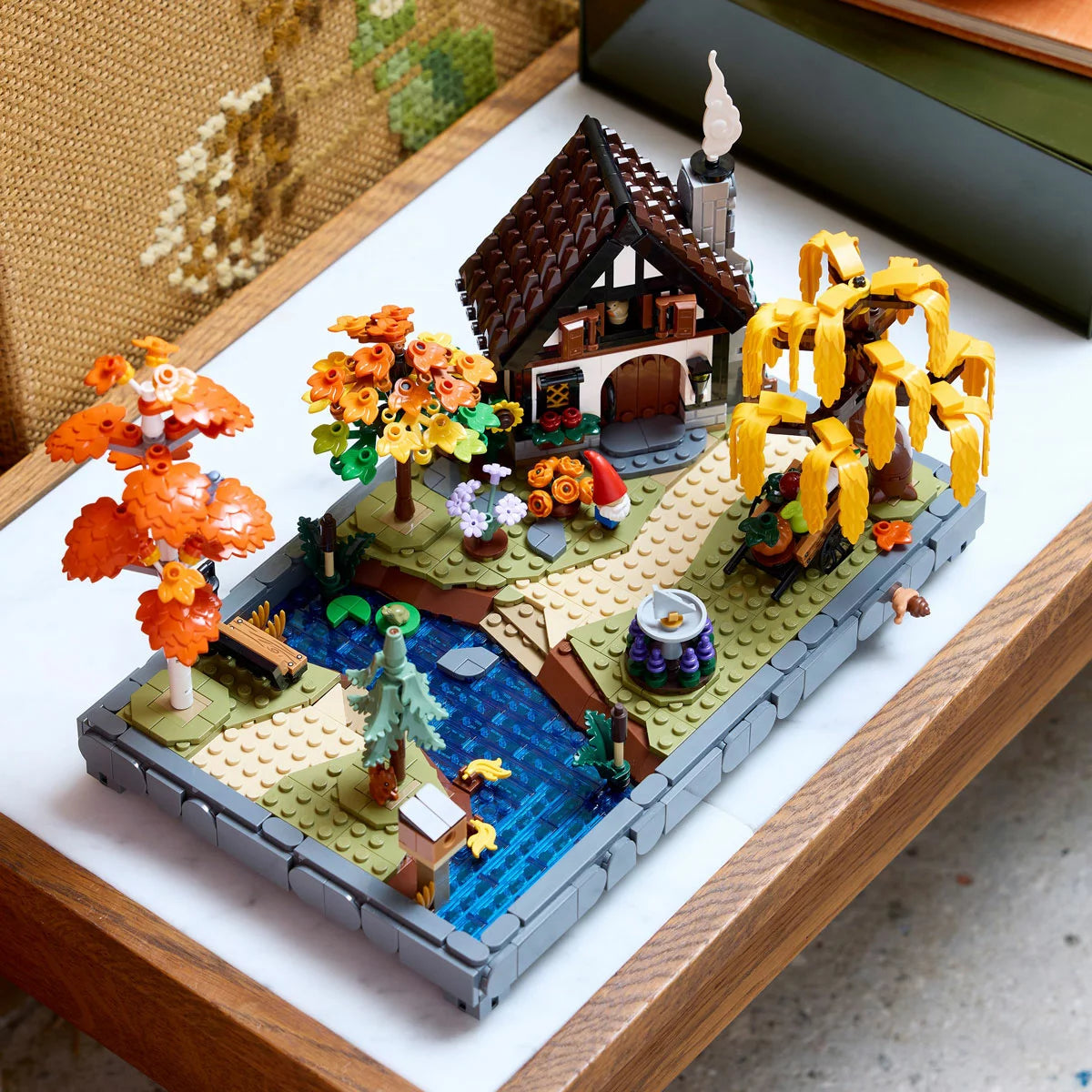 LEGO Icons Autumn Cottage Garden - Model 11372 (18+ Years)