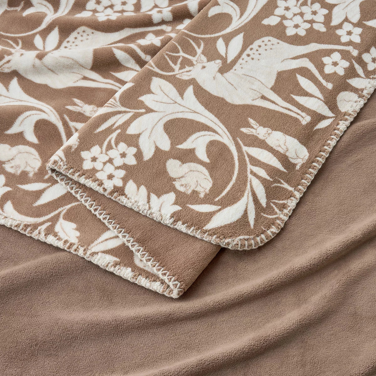 Casual Living Reversible Plush Throw in 6 Designs, 127 x 177 cm