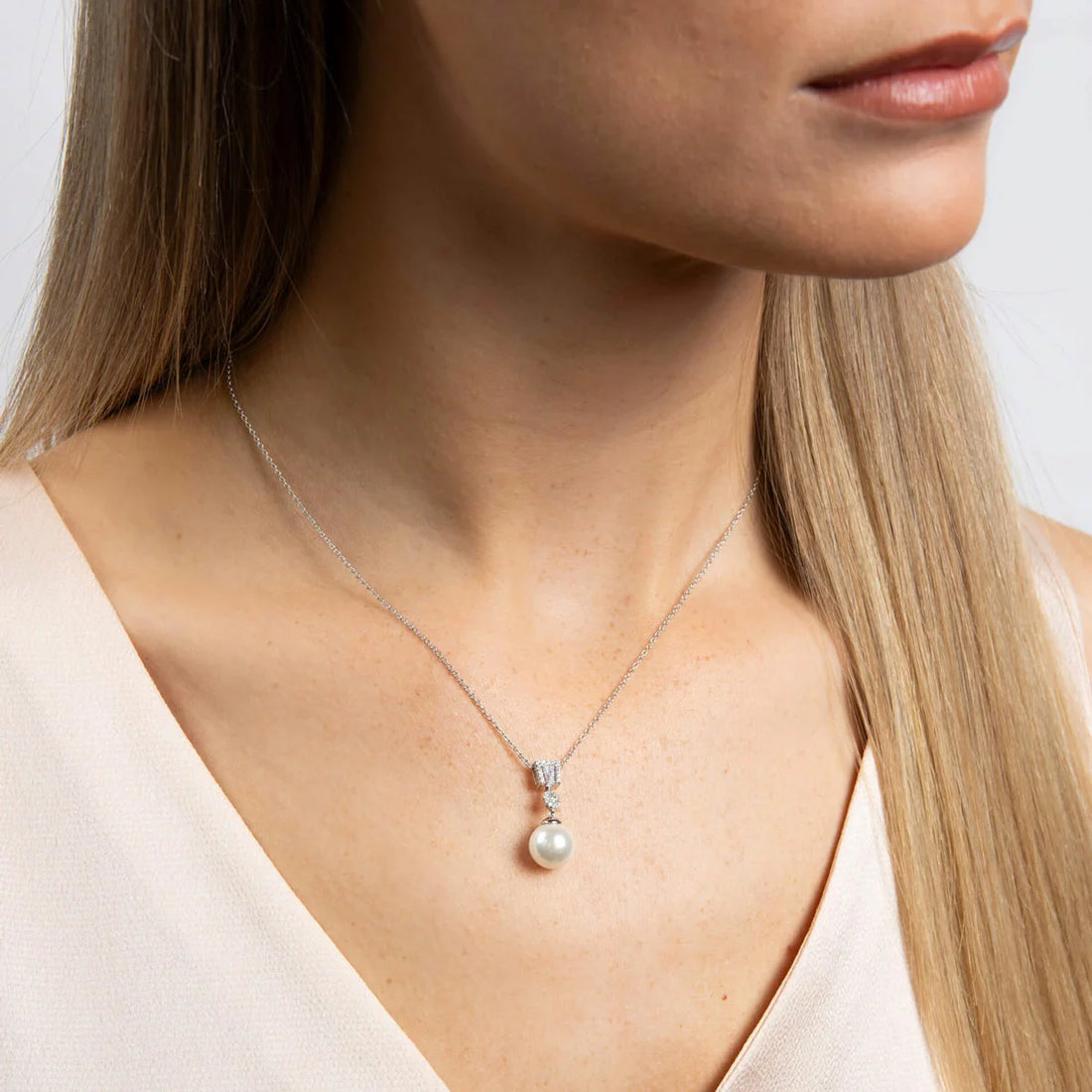 Diamonfire Sterling Silver Zirconia and Shell Pearl Drop Pendant