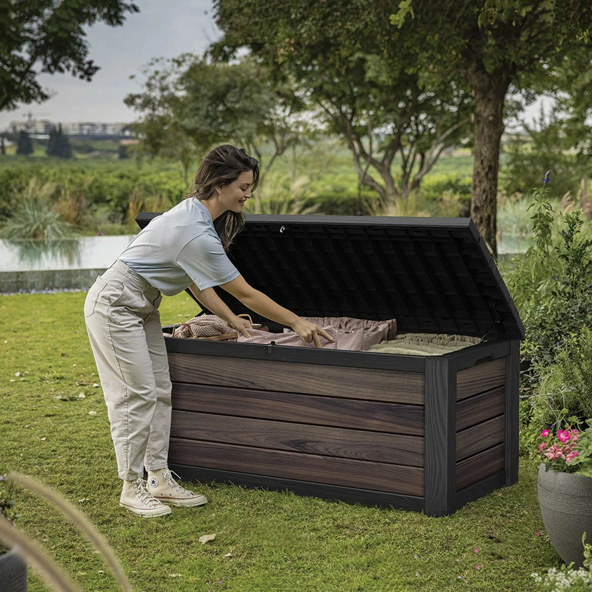 Keter Rosewood Signature 575 Litre (150 Gallon) Deck Box