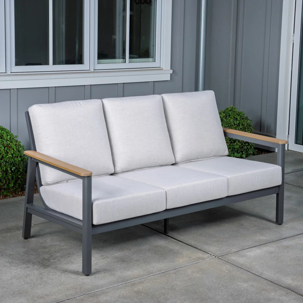 SunVilla Sara 5 Piece Deep Seating Set + Cover