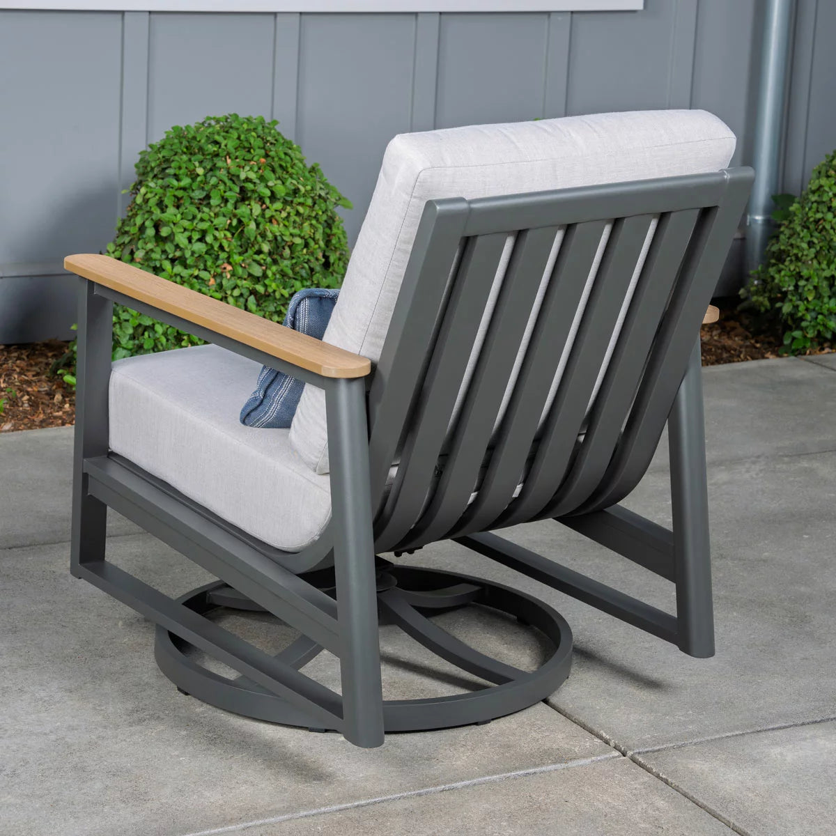 SunVilla Sara 5 Piece Deep Seating Set + Cover