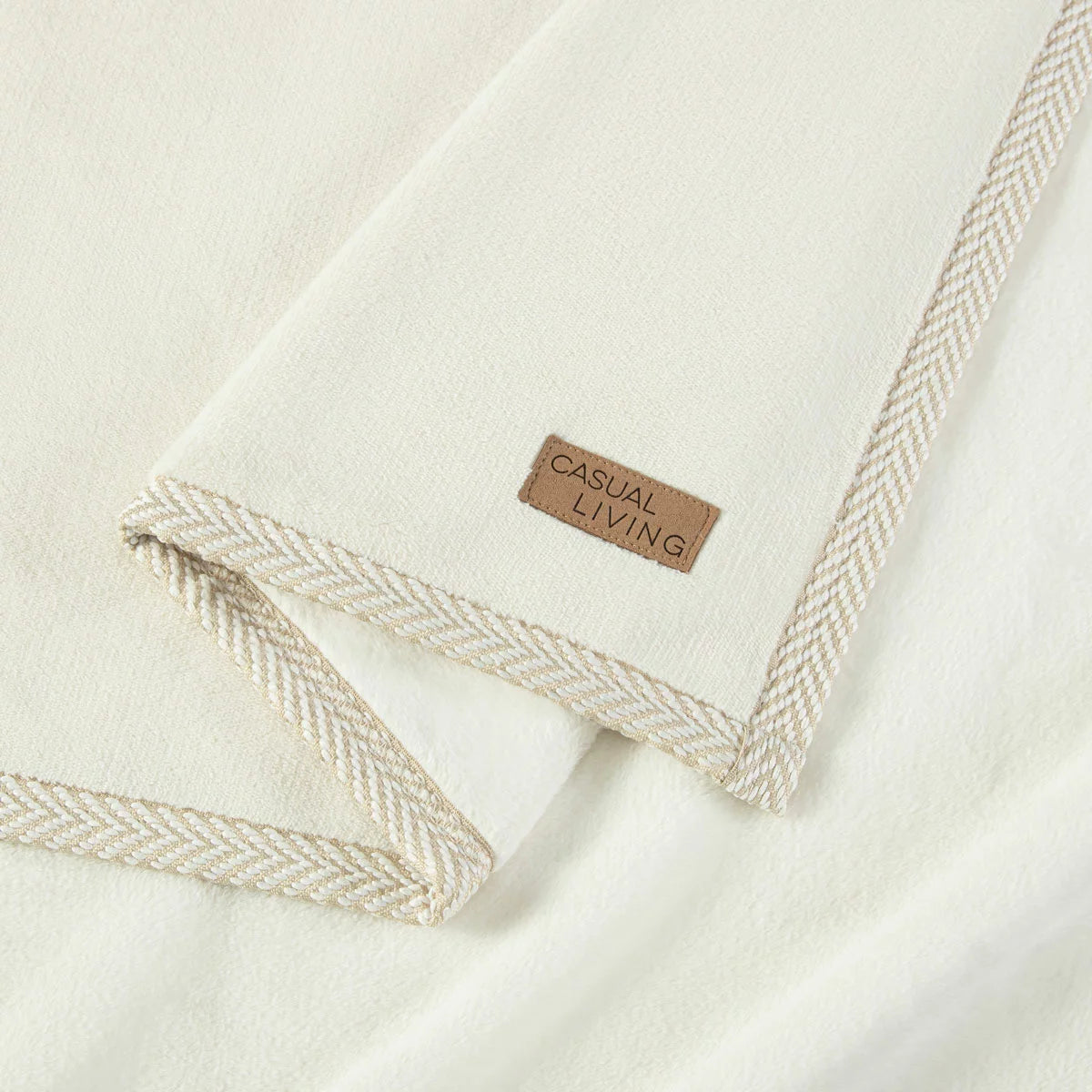 Casual Living Luxe Plush Throw, 127 x 178 cm