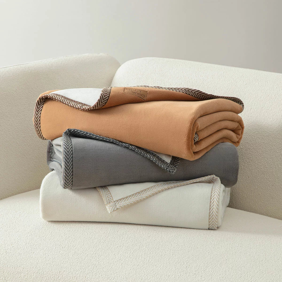 Casual Living Luxe Plush Throw, 127 x 178 cm