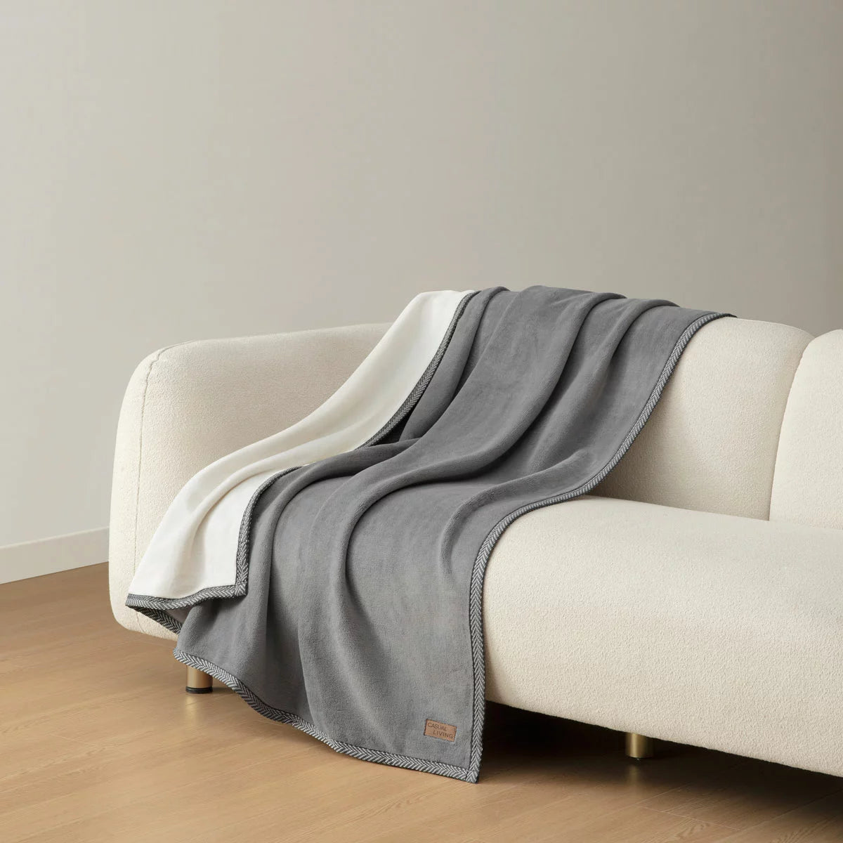 Casual Living Luxe Plush Throw, 127 x 178 cm