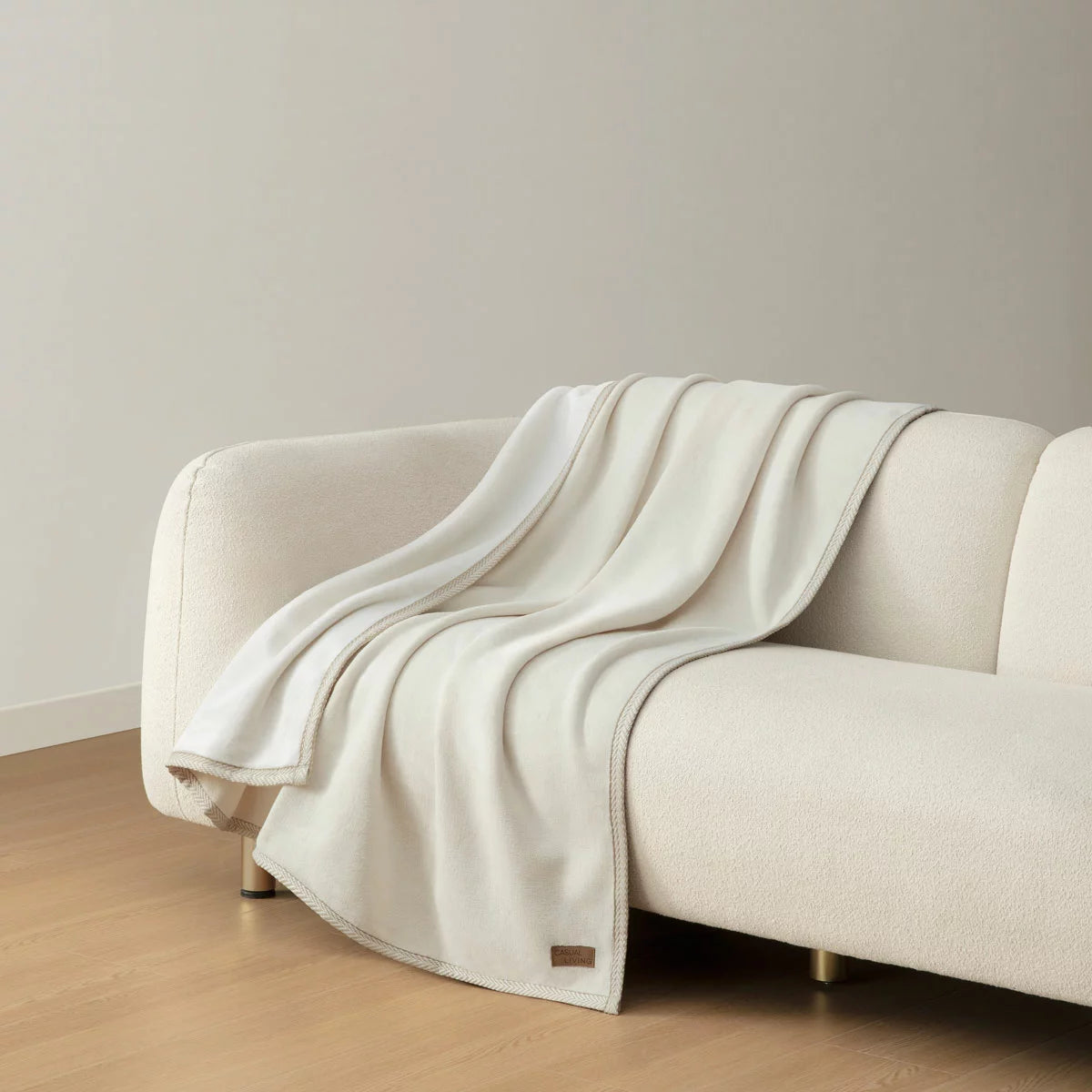 Casual Living Luxe Plush Throw, 127 x 178 cm